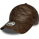 regulowana-brazowa-czapka-z-daszkiem-dla-kobiet-z-brazowym-logo-9twenty-worn-pu-new-york-yankees-mlb-od-new-era