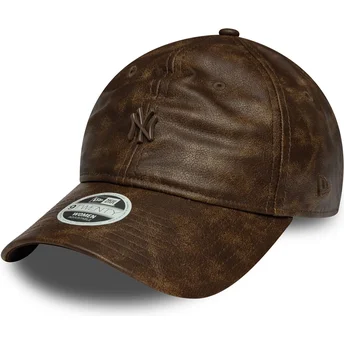 Brun justerbar böjd keps för kvinnor med brunt 9TWENTY Worn PU-logotyp från New York Yankees MLB från New Era