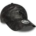 casquette-courbee-noire-ajustable-pour-femme-avec-logo-noir-9twenty-worn-pu-new-york-yankees-mlb-new-era