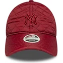 casquette-courbee-rouge-ajustable-pour-femme-avec-logo-rouge-9twenty-padded-new-york-yankees-mlb-new-era