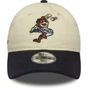 casquette-courbee-beige-et-bleue-marine-ajustable-pour-enfant-9twenty-mascot-new-era