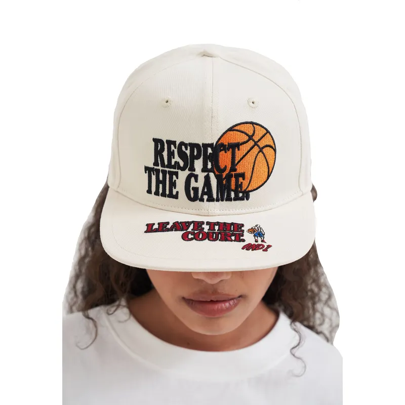bezowa-czapka-z-daszkiem-snapback-respect-the-game-slogan-od-and1