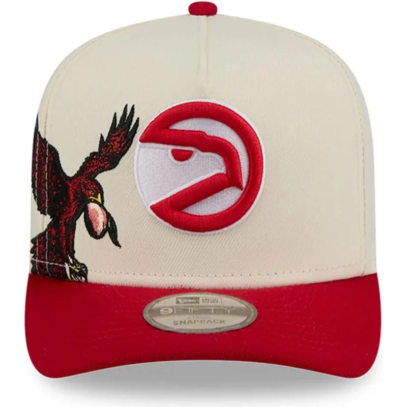 cappellino-curva-beige-e-rosso-snapback-9fifty-a-frame-precurved-hardwood-classics-degli-atlanta-hawks-nba-di-new-era