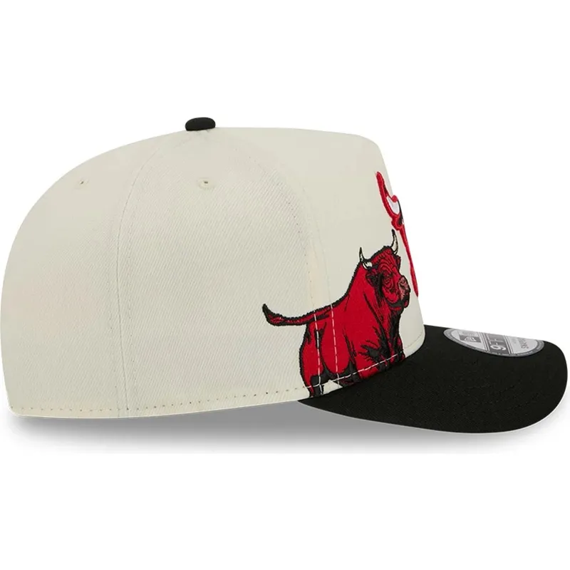 cappellino-curvo-beige-e-nero-snapback-9fifty-a-frame-precurved-hardwood-classics-dei-chicago-bulls-nba-di-new-era