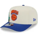 beige-och-bla-snapback-keps-med-bojd-skarm-9fifty-a-frame-precurved-hardwood-classics-new-york-knicks-nba-fran-new-era