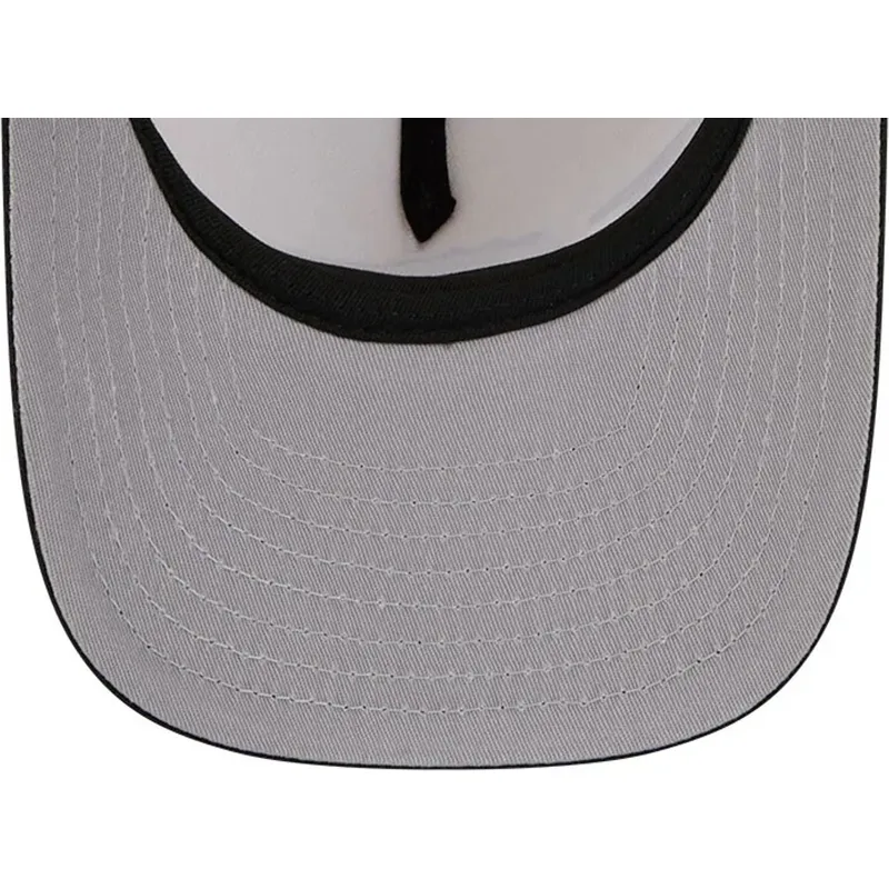 cappellino-curvo-beige-e-nero-snapback-9fifty-a-frame-precurved-hardwood-classics-dei-toronto-raptors-nba-di-new-era