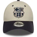 beige-und-marineblaue-gebogene-verstellbare-kappe-von-fc-barcelona-laliga-9forty-contrast-von-new-era