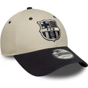 beige-und-marineblaue-gebogene-verstellbare-kappe-von-fc-barcelona-laliga-9forty-contrast-von-new-era