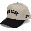 czapka-z-daszkiem-bezowo-czarna-snapback-rise-structured-new-york-yankees-mlb-nike