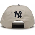 czapka-z-daszkiem-bezowo-czarna-snapback-rise-structured-new-york-yankees-mlb-nike