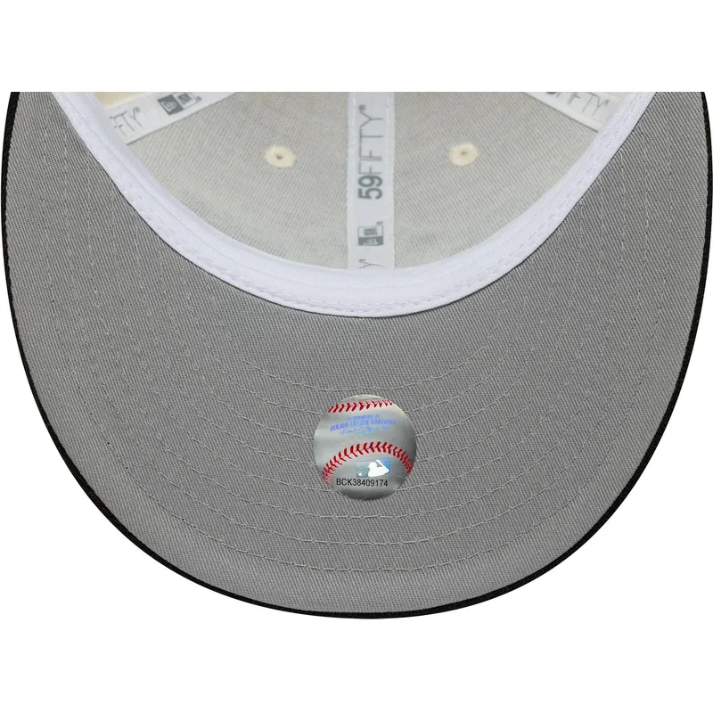 cappellino-curvo-beige-e-nero-chiuso-59fifty-low-profile-precurved-coops-dei-new-york-yankees-mlb-di-new-era