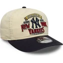 gorra-curva-beige-y-azul-marino-ajustable-19twenty-washed-graphic-de-new-york-yankees-mlb-de-new-era