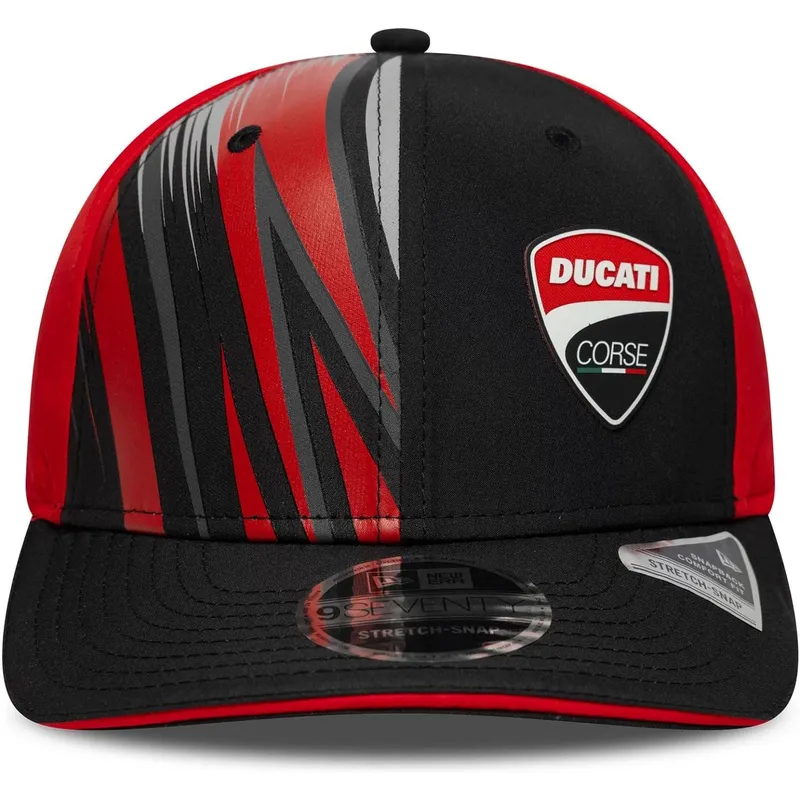 cappellino-visiera-curva-nero-e-rosso-snapback-9seventy-stretch-snap-print-di-ducati-motor-motogp-di-new-era