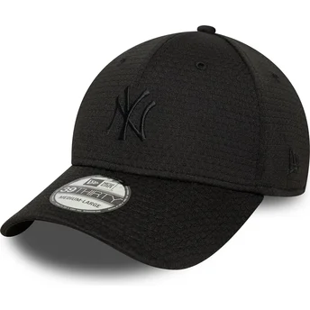New Era Curved Brim Black Logo 39THIRTY Stretch Mesh New York Yankees MLB Black Fitted Cap