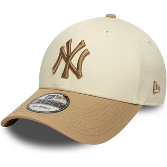 Beige und braune verstellbare Curved Cap mit braunem Logo 9FORTY Colour Block der New York Yankees MLB von New Era