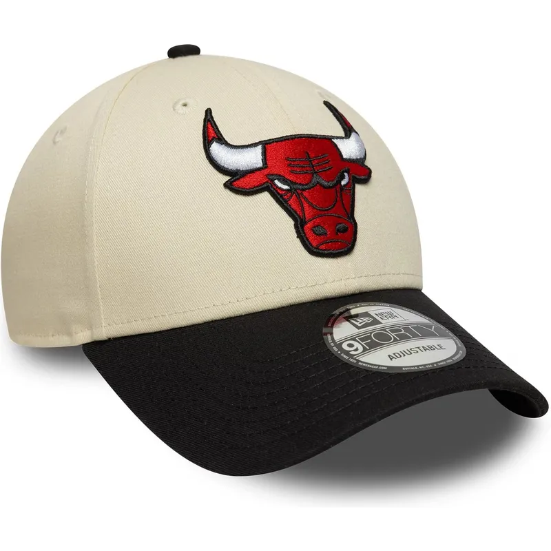 beige-und-schwarze-verstellbare-curved-cap-9forty-colour-block-der-chicago-bulls-nba-von-new-era