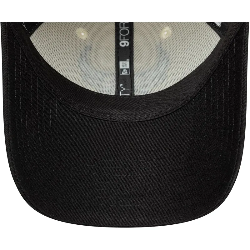 cappellino-curvo-beige-e-nero-regolabile-9forty-colour-block-di-chicago-bulls-nba-di-new-era