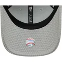 graue-gebogene-snapback-kappe-mit-grauem-logo-9forty-mesh-flawless-der-new-york-yankees-mlb-von-new-era