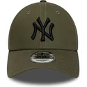 zielona-regulowana-czapka-z-zakrzywionym-daszkiem-z-czarnym-logo-9forty-league-essential-new-york-yankees-mlb-new-era