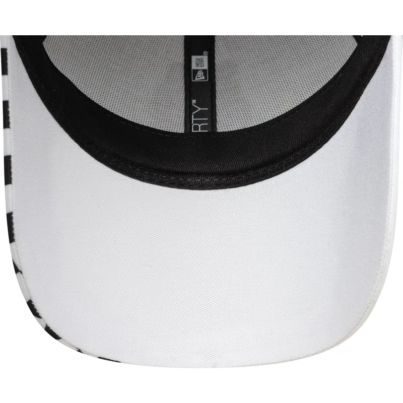 cap-curbata-white-snapback-9forty-checkerboard-de-racing-bulls-f1-team-formula-1-de-new-era