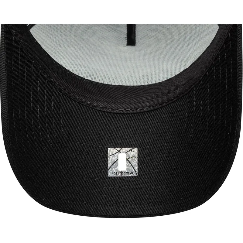 czarna-zakrzywiona-czapka-snapback-9forty-e-frame-metallic-los-angeles-lakers-nba-new-era