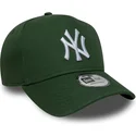grune-gebogene-snapback-kappe-9forty-e-frame-league-essential-der-new-york-yankees-mlb-von-new-era