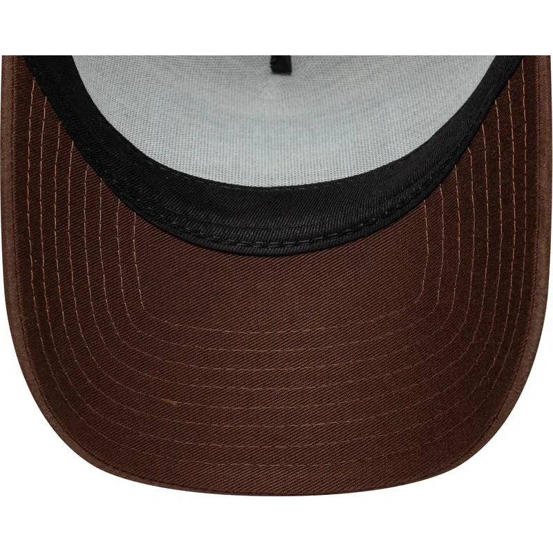 casquette-courbee-marron-ajustable-9forty-e-frame-patch-suede-new-era