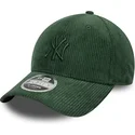 gorra-curva-verde-ajustable-con-logo-verde-9forty-m-crown-cord-de-new-york-yankees-mlb-de-new-era