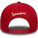 rote-gebogene-snapback-kappe-9forty-m-crown-80th-year-von-vespa-piaggio-von-new-era