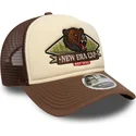 brun-trucker-keps-9forty-m-crown-graphic-fran-new-era