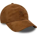 casquette-courbee-marron-ajustable-avec-logo-marron-9twenty-suede-new-york-yankees-mlb-new-era