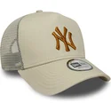 beige-trucker-keps-med-brunt-logo-a-frame-league-essential-fran-new-york-yankees-mlb-av-new-era