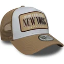 gorra-trucker-blanca-y-marron-a-frame-location-de-new-york-ciudades-y-playas-de-new-era