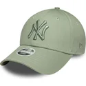 cappellino-con-visiera-curva-verde-chiaro-regolabile-con-logo-verde-da-donna-9forty-league-essential-dei-new-york-yankees-mlb-di