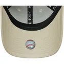 cappellino-curvo-beige-regolabile-con-logo-rosa-da-donna-9forty-league-essential-dei-new-york-yankees-mlb-di-new-era