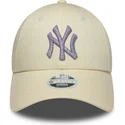 casquette-courbee-beige-ajustable-avec-logo-violet-pour-femme-9forty-metallic-logo-new-york-yankees-mlb-new-era
