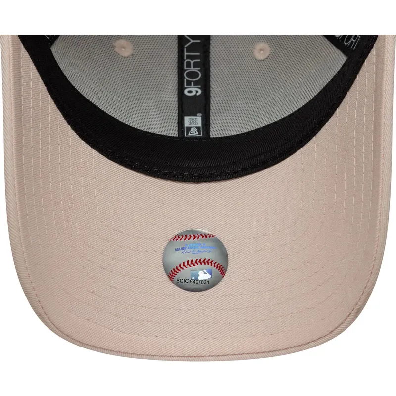new-era-curved-brim-women-pink-logo-9forty-metallic-logo-new-york-yankees-mlb-pink-adjustable-cap