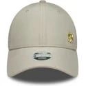 gorra-curva-beige-ajustable-con-logo-dorado-para-mujer-9forty-flawless-de-new-york-yankees-mlb-de-new-era