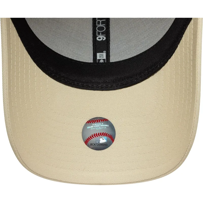 cap-curbata-beige-adjustable-strap-9forty-sequin-wordmark-de-new-york-yankees-mlb-de-new-era