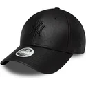 svart-bojd-justerbar-keps-med-svart-logotyp-for-dam-9forty-pu-fran-new-york-yankees-mlb-av-new-era