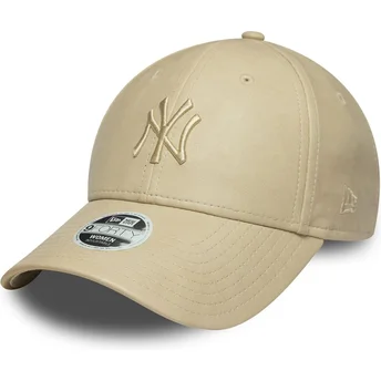 Beige verstellbare Curved Cap mit beigem Logo für Damen 9FORTY PU der New York Yankees MLB von New Era