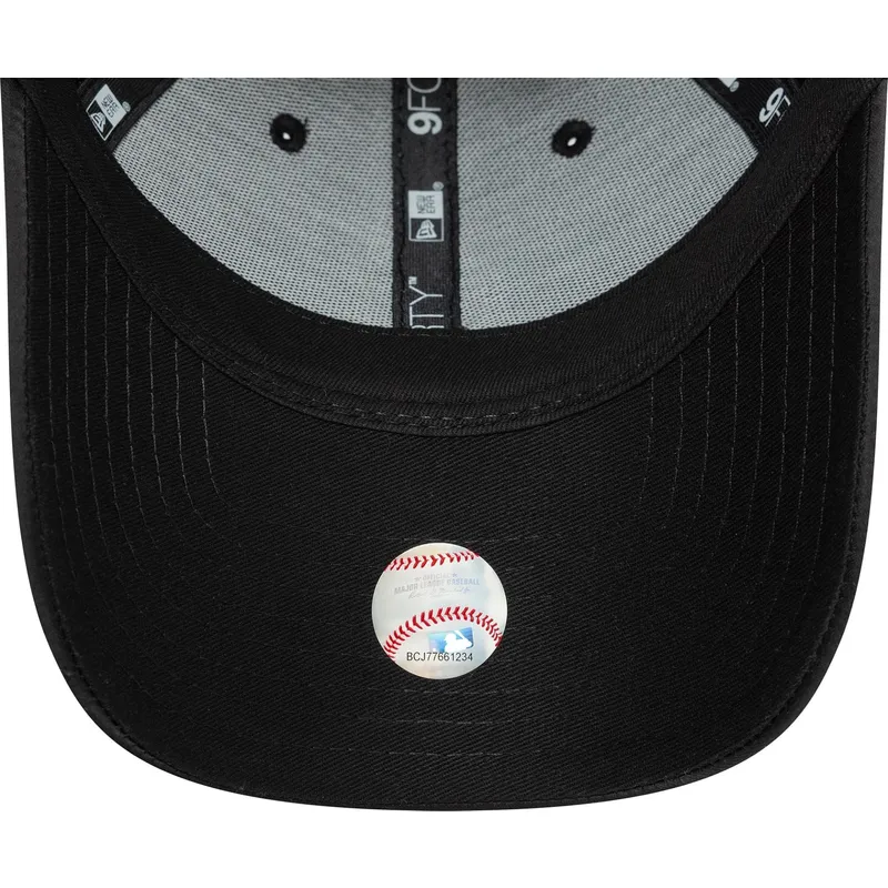 cap-curbata-black-snapback-9forty-satin-de-new-york-yankees-mlb-de-new-era cap-curbata-black-snapback-9forty-satin-de-new-york-yankees-mlb-de-new-era
