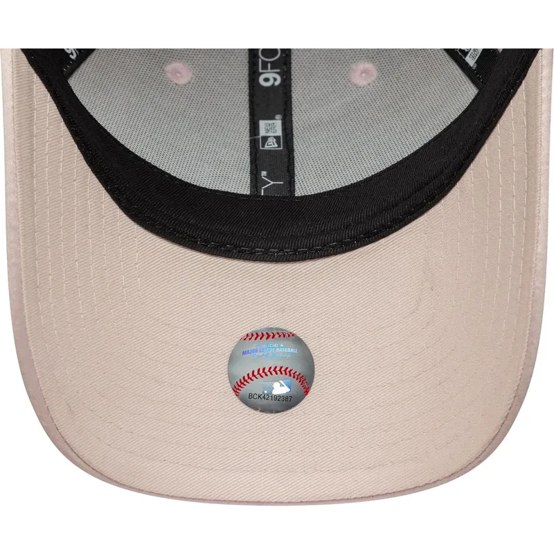 epci-curbata-roz-banda-reglabila-9forty-satin-de-new-york-yankees-mlb-de-new-era