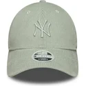 jasnozielona-regulowana-czapka-z-daszkiem-z-zielonym-logo-dla-kobiet-9forty-m-crown-pastel-cord-new-york-yankees-mlb-new-era