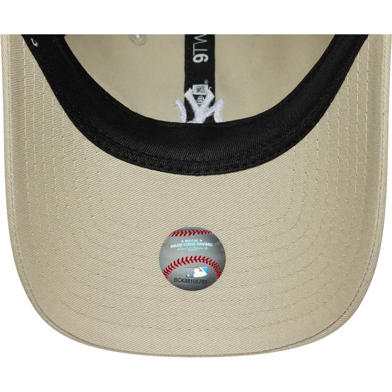 gorra-curva-beige-ajustable-para-mujer-9twenty-washed-mini-de-new-york-yankees-mlb-de-new-era