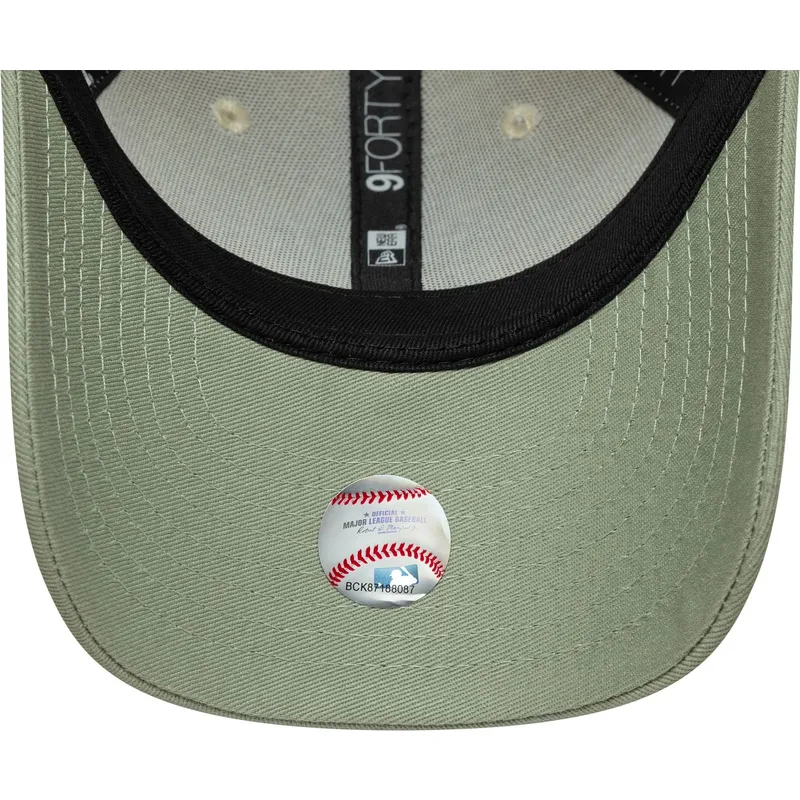 casquette-courbee-beige-et-verte-ajustable-pour-enfant-9forty-league-essential-new-york-yankees-mlb-new-era
