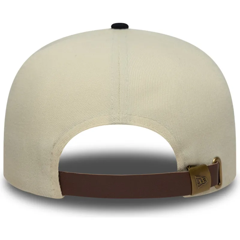 gorra-plana-beige-y-azul-marino-ajustable-19twenty-outdoor-graphic-de-new-era