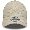 cap-curbata-beige-adjustable-strap-9twenty-img-floral-de-new-york-yankees-mlb-de-new-era