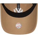 braune-verstellbare-curved-cap-9twenty-league-essential-der-new-york-yankees-mlb-von-new-era