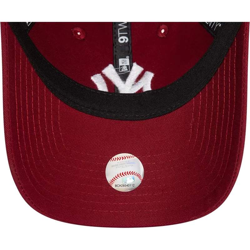 gorra-curva-roja-oscuro-ajustable-9twenty-league-essential-de-new-york-yankees-mlb-de-new-era